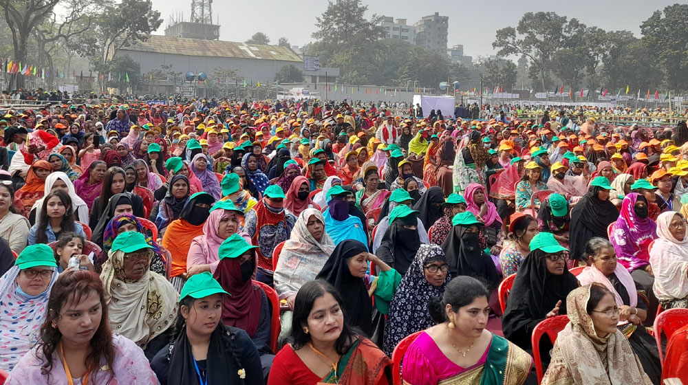 রাজেন্দ্র কলেজ মাঠে জনস্রোত, উৎসবের আমেজ  