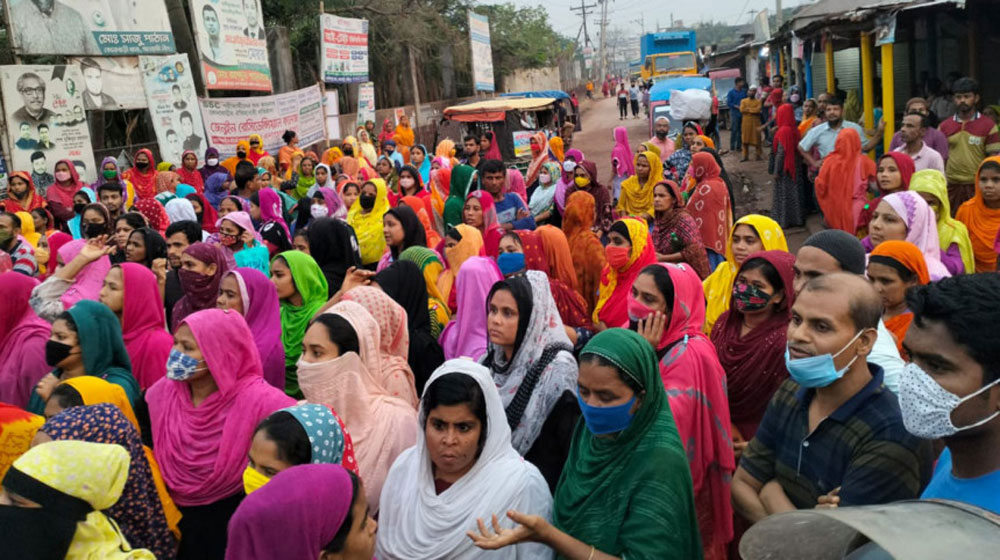  বকেয়া পাওনার দাবিতে কেয়া নীট কম্পোজিট পোশাক কারখানার শ্রমিকদের বিক্ষোভ