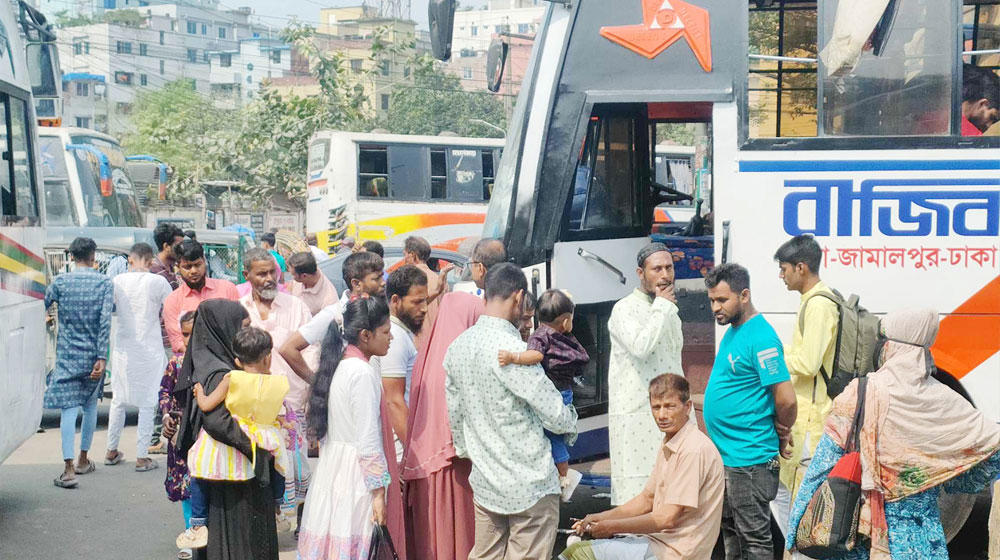 ঈদের দিনেও বাড়ি ফিরছে মানুষ