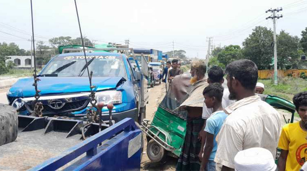 ব্রাহ্মণবাড়িয়া শহরমুখী একটি সিএনজির সঙ্গে মুখোমুখি সংঘর্ষ হয় পিকআপভ্যানের