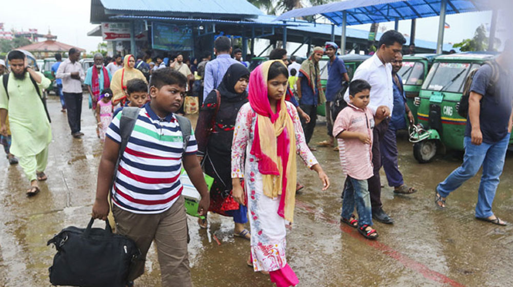 ছুটি শেষে ঢাকায় ফিরছে কর্মজীবী মানুষ