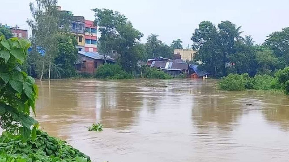 মুহুরী নদীর বাঁধ ভেঙে কয়েকটি গ্রাম প্লাবিত