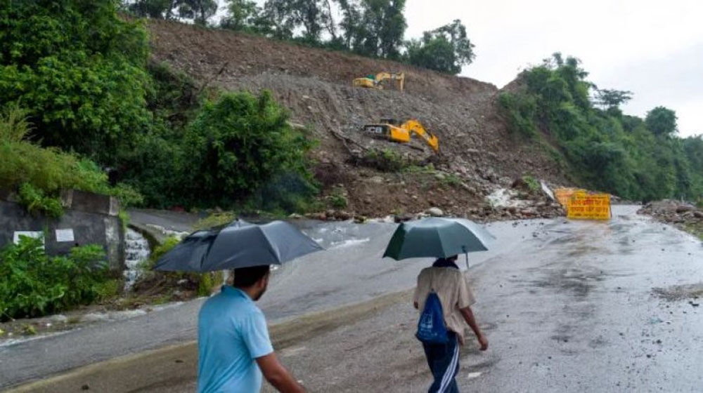 ভারতে বন্যা ও ভূমিধসে ১৬ জনের মৃত্যু