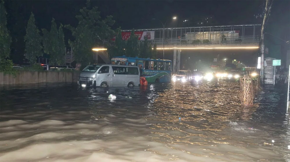 জমে থাকা বৃষ্টির পানিতে বিদ্যুৎস্পৃষ্টে ৪ জনের মৃত্যু