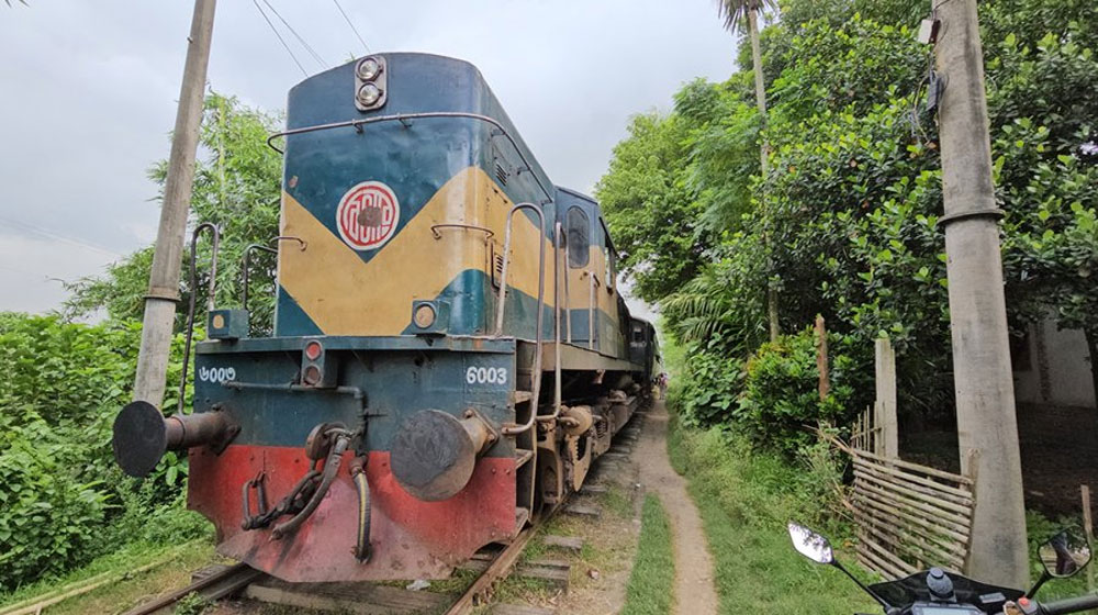 বগি লাইনচ্যুত, দৌলতদিয়া-রাজবাড়ী ট্রেন যোগাযোগ বন্ধ