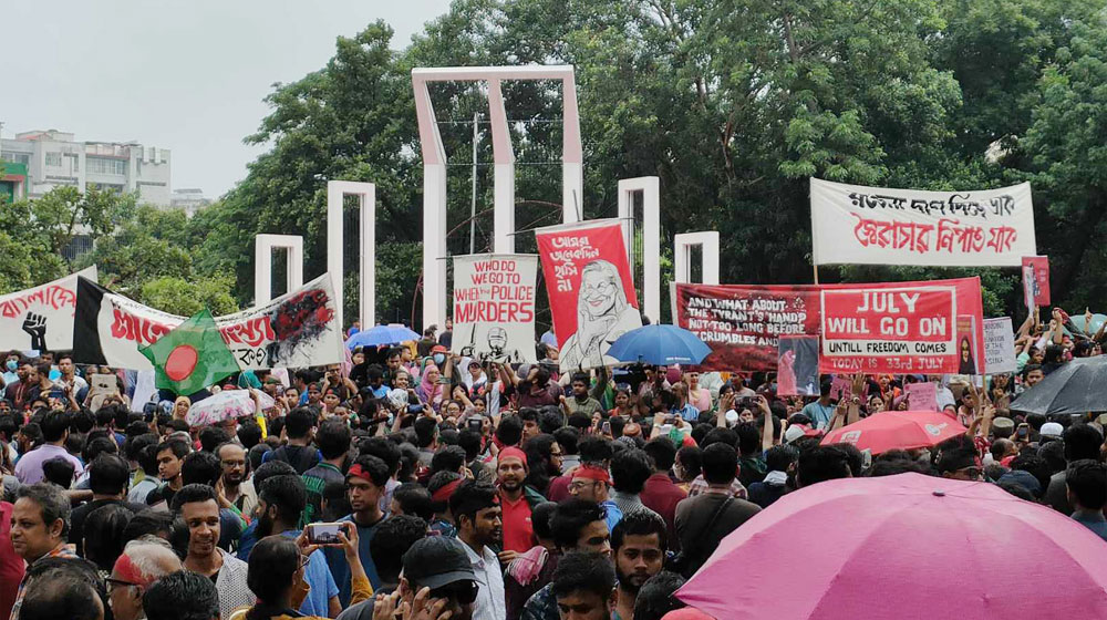 শহীদ মিনারে পৌঁছেছেন আন্দোলনকারীরা