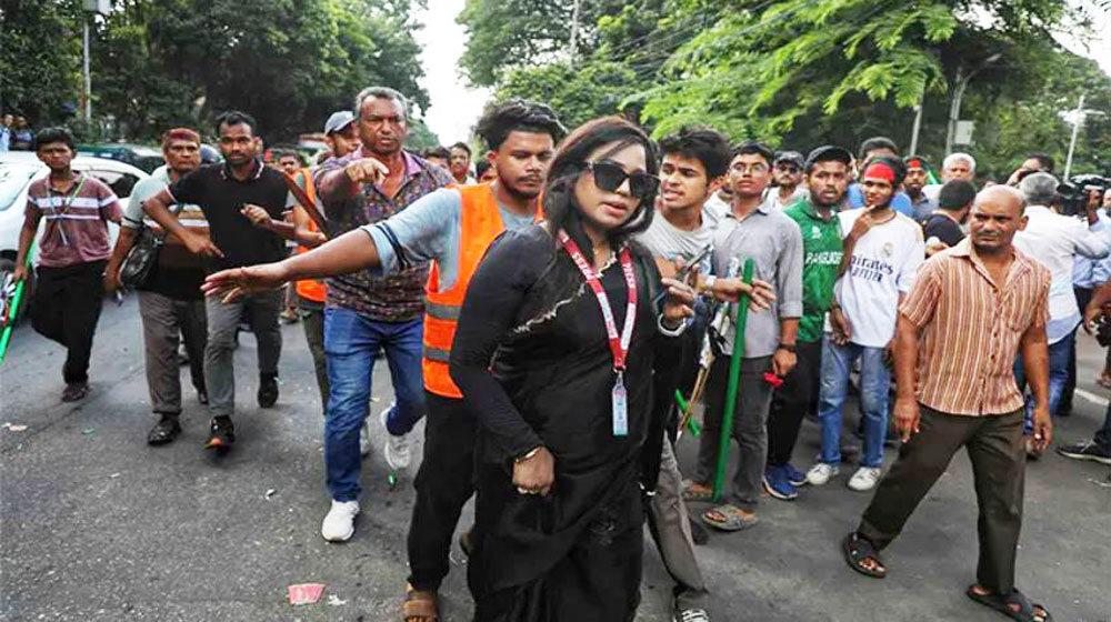 ধানমন্ডি ৩২ নম্বর থেকে ১০ জনকে উদ্ধার করলো পুলিশ