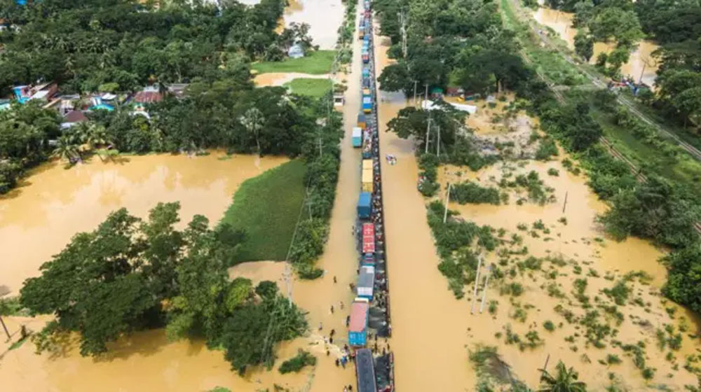 ৫ টাকার মোমবাতি ২৫ টাকা, সিলিন্ডার বিক্রি হচ্ছে ৩০০০ টাকায়