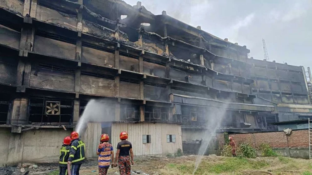 ধ্বংসস্তূপ গাজী টায়ার কারখানা, মরদেহের অপেক্ষায় স্বজনরা