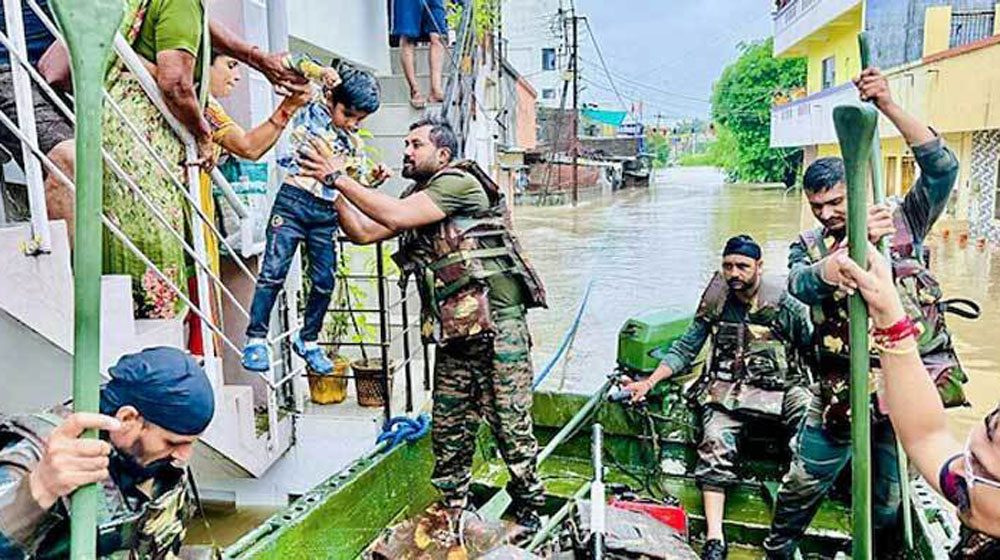 জলাধারের মুখ খুলে দেয়ায় গুজরাটে ভয়াবহ বন্যা, নিহত ২৯