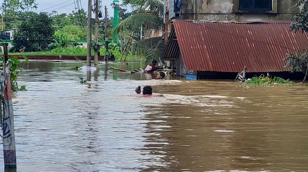 বন্যায় প্রাণহানি বেড়ে ৫৪