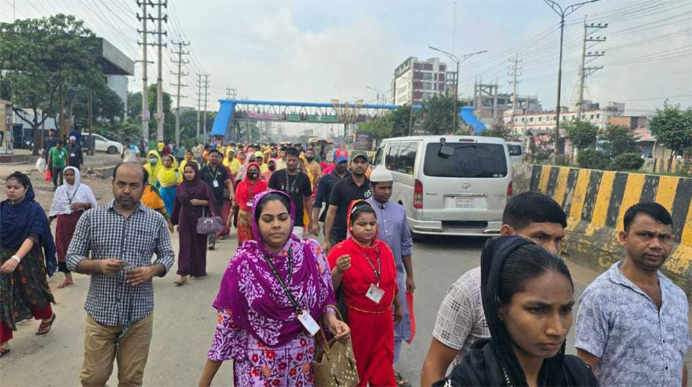 আশুলিয়ায় ১৫ পোশাক কারখানায় সাধারণ ছুটি