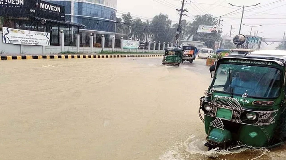 কক্সবাজারে সর্বোচ্চ বৃষ্টিপাতের রেকর্ড, পাহাড়ধসে ৬ জনের মৃত্যু