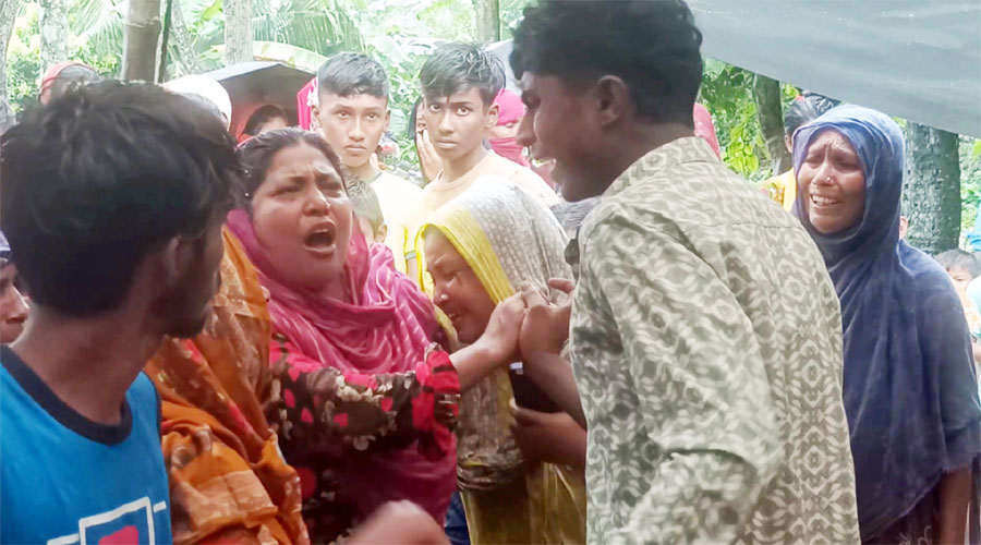 ঝিনাইদহে বিদ্যুৎস্পৃষ্টে মৃতদের স্বজনদের আহাজারি