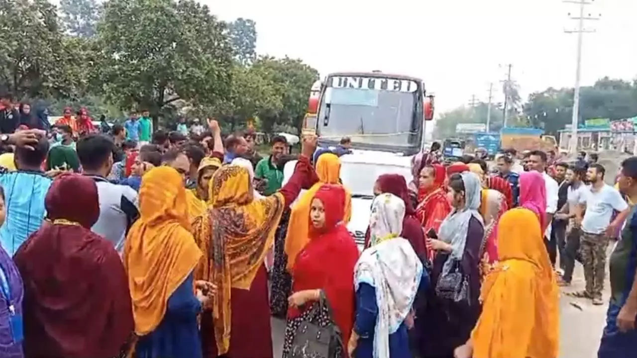 গাজীপুরে শ্রমিকদের বিক্ষোভ, মহাসড়কে ভোগান্তি