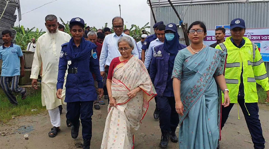 শরীয়তপুরের পদ্মা মেঘনা পরিদর্শন করেছেন মৎস্য ও প্রাণিসম্পদ উপদেষ্টা