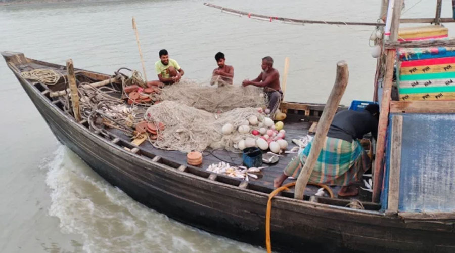 দেশে ২২ দিন ইলিশসহ সব ধরনের মাছ ধরা নিষিদ্ধ