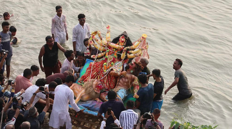 ঢাকায় বুড়িগঙ্গায় প্রতিমা বিসর্জন