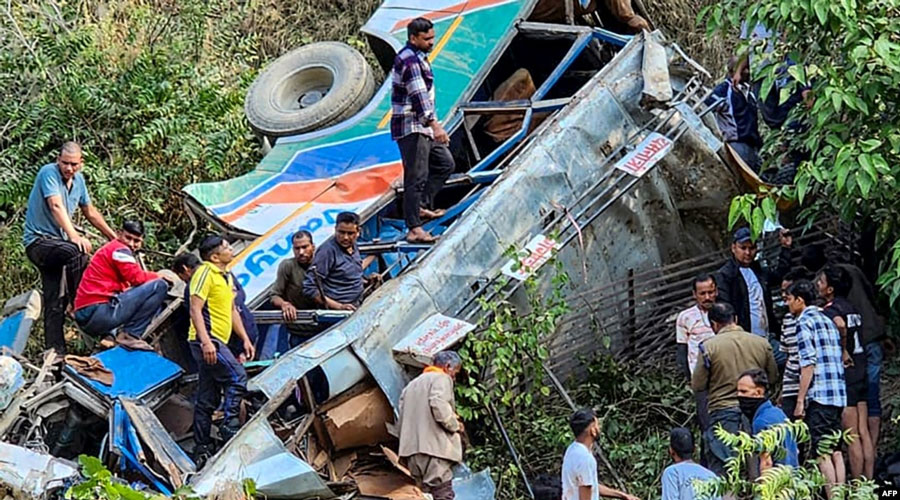 ভারতে বাস খাদে পড়ে নিহত ৩৬