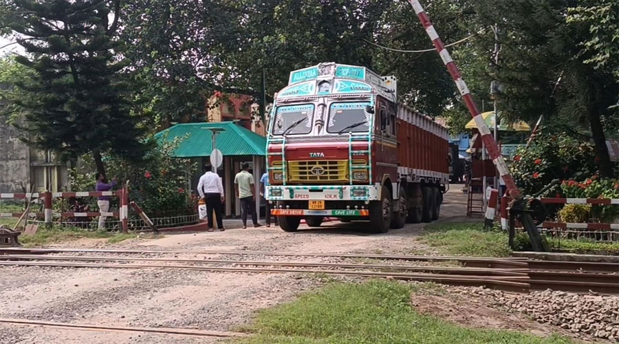 ভারত থেকে আসা চালের ট্রাক