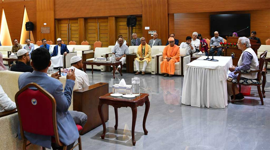 ফরেন সার্ভিস একাডেমিতে ধর্মীয় সংগঠনগুলোর সঙ্গে বৈঠকে কথা বলছেন প্রধান উপদেষ্টা ড. মুহাম্মদ ইউনূস