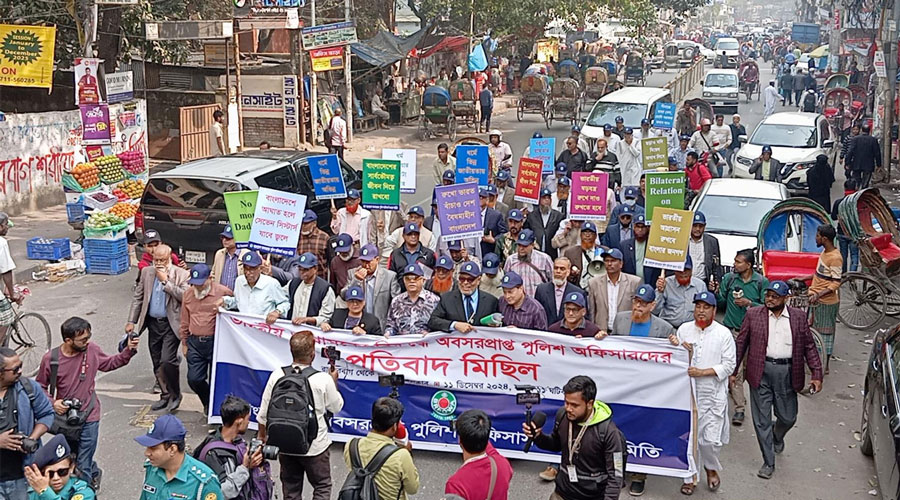 এবার যে কারণে প্রতিবাদে অবসরপ্রাপ্ত পুলিশরা 