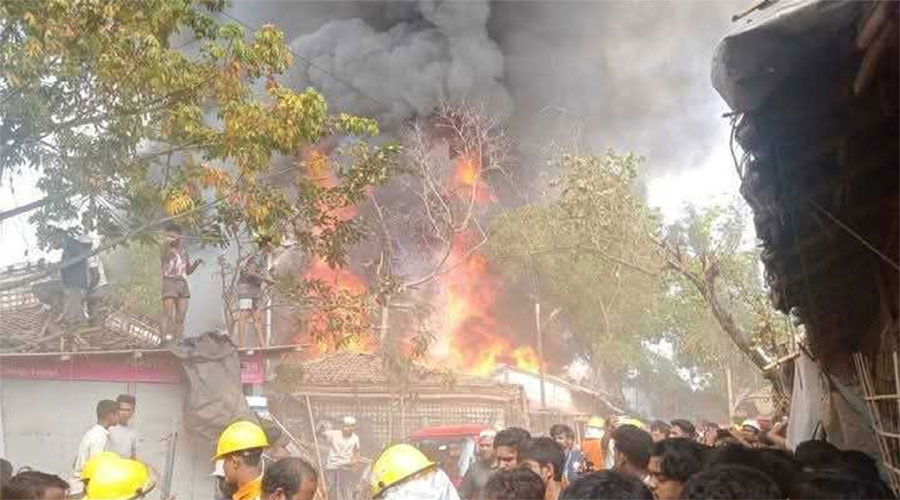 উখিয়ার কুতুপালং রোহিঙ্গা ক্যাম্পে ভয়াবহ অগ্নিকাণ্ড ঘটে