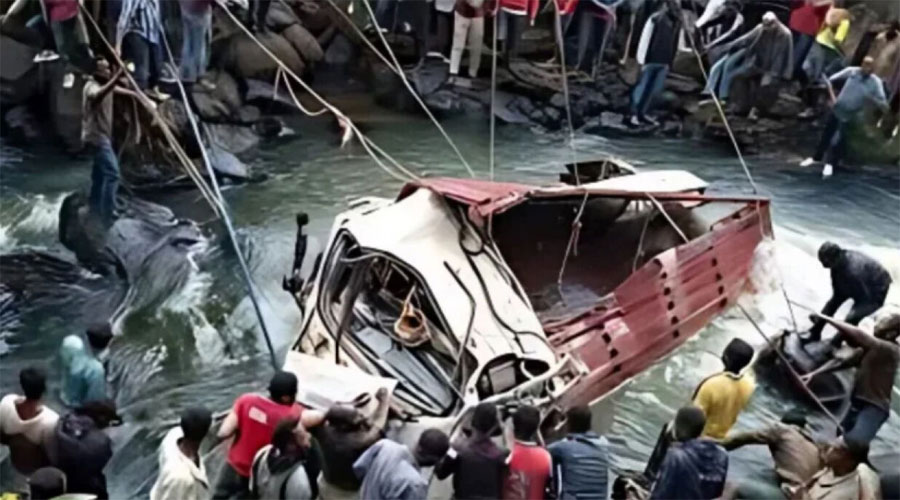 বোনা জুরিয়া ওয়ারেদার গেলানা সেতুতে এ দুর্ঘটনা ঘটে