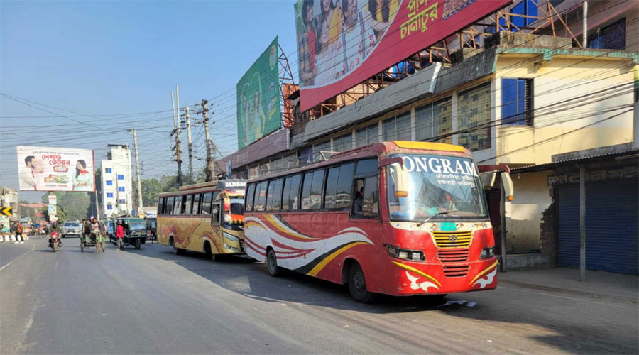 ৪১ ঘণ্টা বাস চলাচল বন্ধ থাকার পর পুনরায় রাজবাড়ী-কু‌ষ্টিয়া রুটে বাস চলাচল শুরু হয়েছে