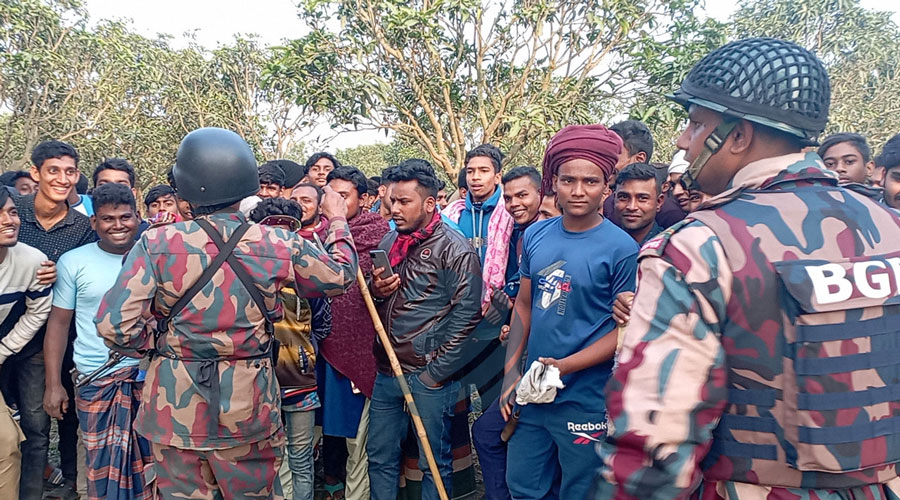 চাঁপাইনবাবগঞ্জ সীমান্তের ঘটনায় দুঃখ প্রকাশ করেছে বিএসএফ