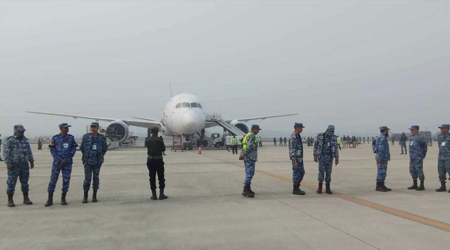 রাতভর বিমানবন্দরে তল্লাশি করে কিছু পাওয়া যায়নি