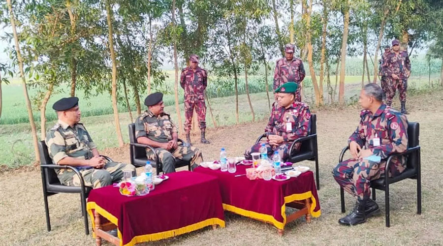 চুয়াডাঙ্গা সীমান্তে বিজিবি ও বিএসএফের কমান্ডার পর্যায়ে সৌজন্য সাক্ষাৎ